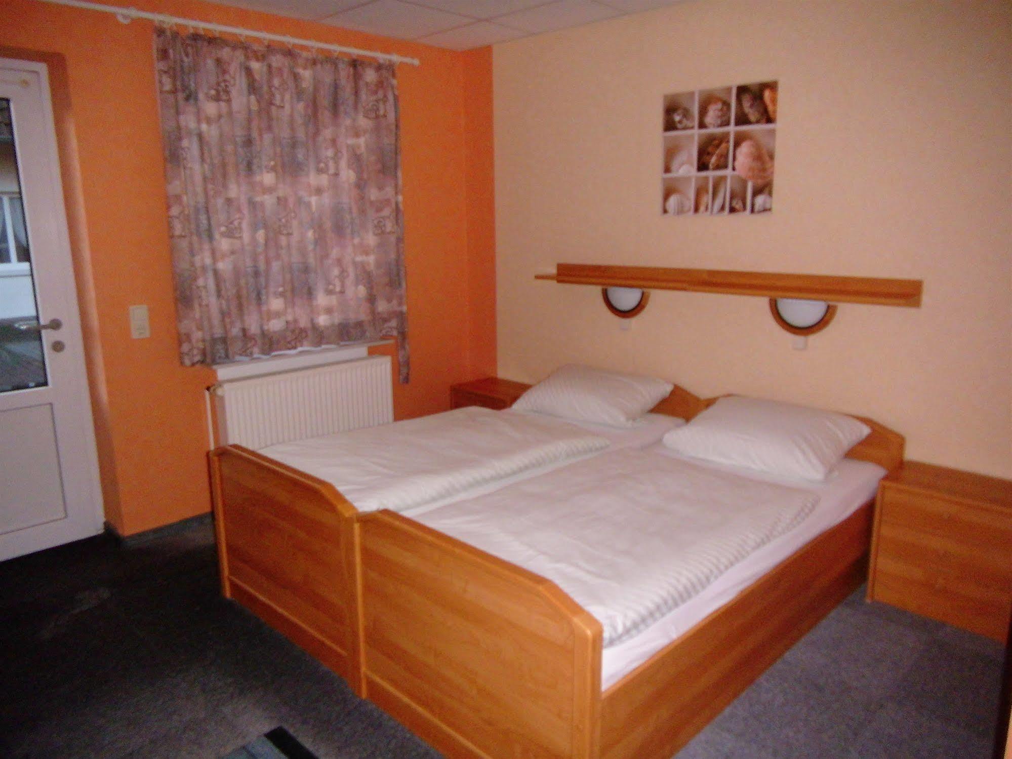 Hotel-Garni Hof von Hannover Wittmund Exterior foto